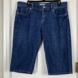 Old Navy stretch blue jean shorts size 10. 99% cotton, 1% spandex